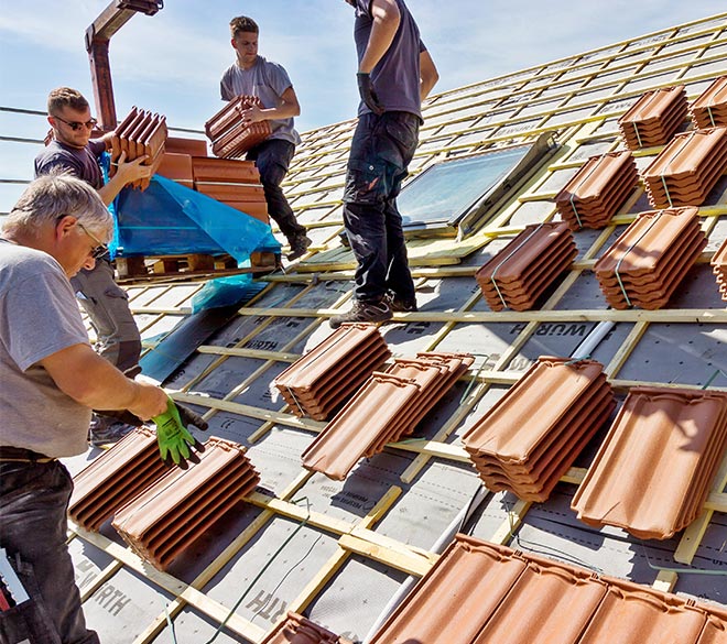Couvreur ACPH, techniciens sur toiture, pose de tuiles